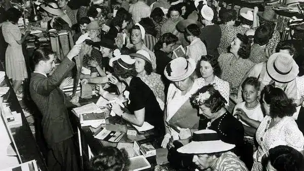 Saks Fifth Avenue: “a Guarantee of High Style”
